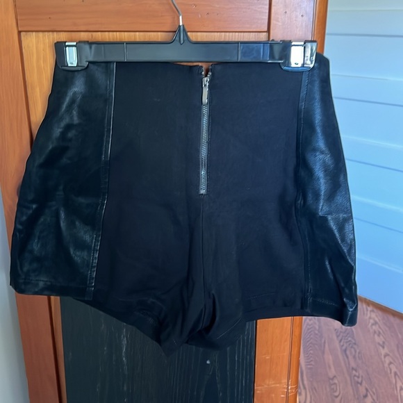 Guess Black ‘Fancy/Club’ Short Shorts - M - Picture 3 of 3